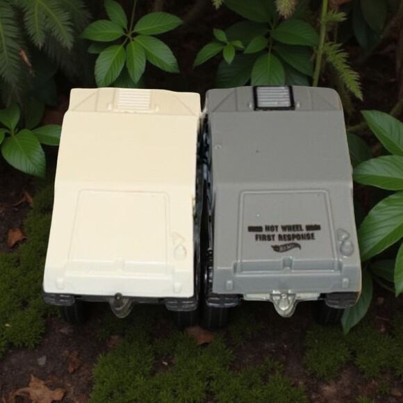 Hot Wheels Humvee Gray HW First Response Series Jungle Vehicles SUV 1:64 Scale - Picture 4 of 7